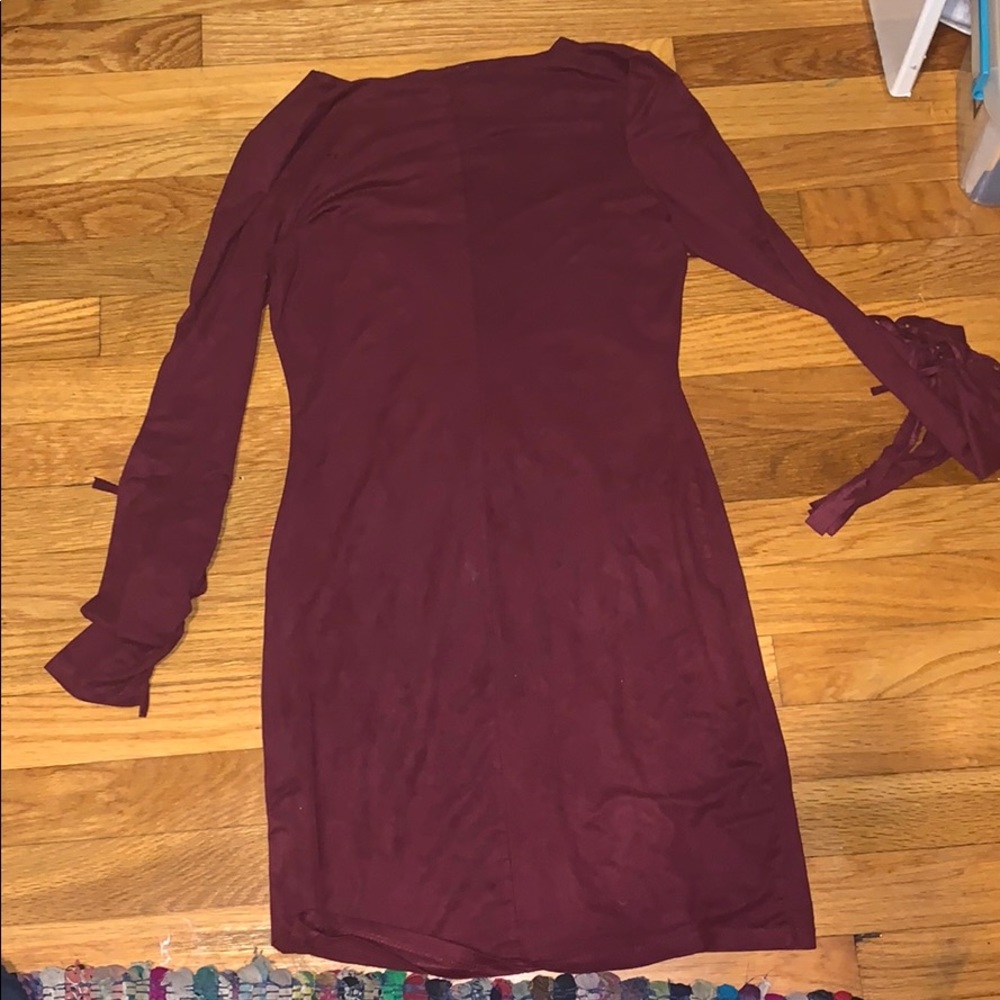 A purple dress with/ fringe sleeves - Picture 2 of 2